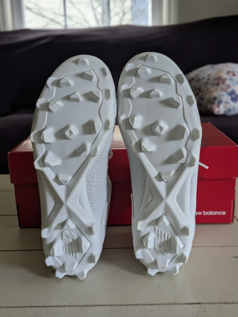 BRAND NEW: YOUTH: New Balance Freeze V3 Jr White Lacrosse Cleat - Size 5.5